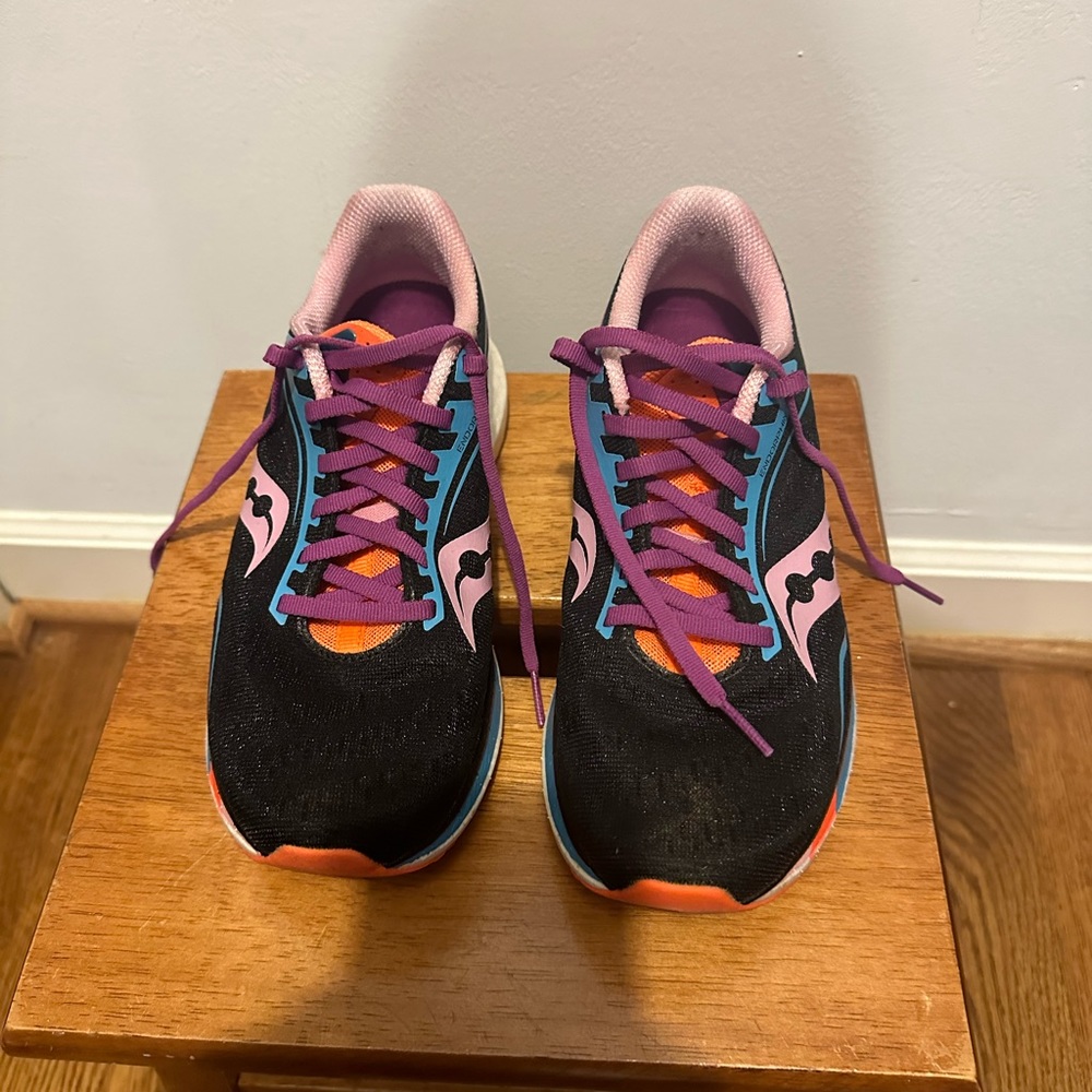 Saucony Endorphin Speed women’s size 8.5 in Future Black